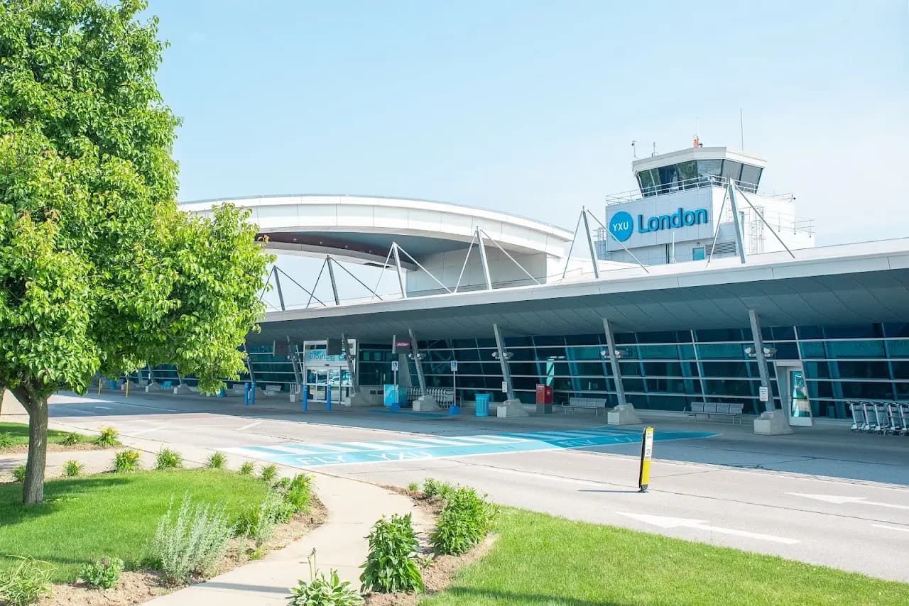 London International Airport (YXU), photo 3