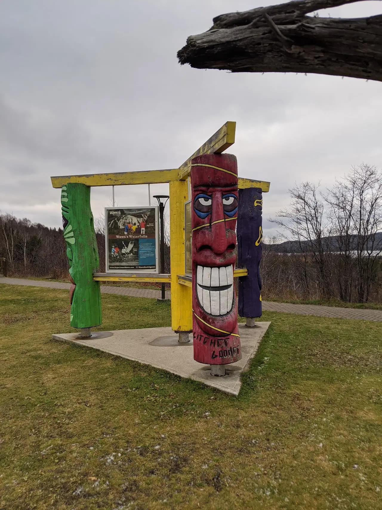 Wawa Airport (YXZ), photo 3