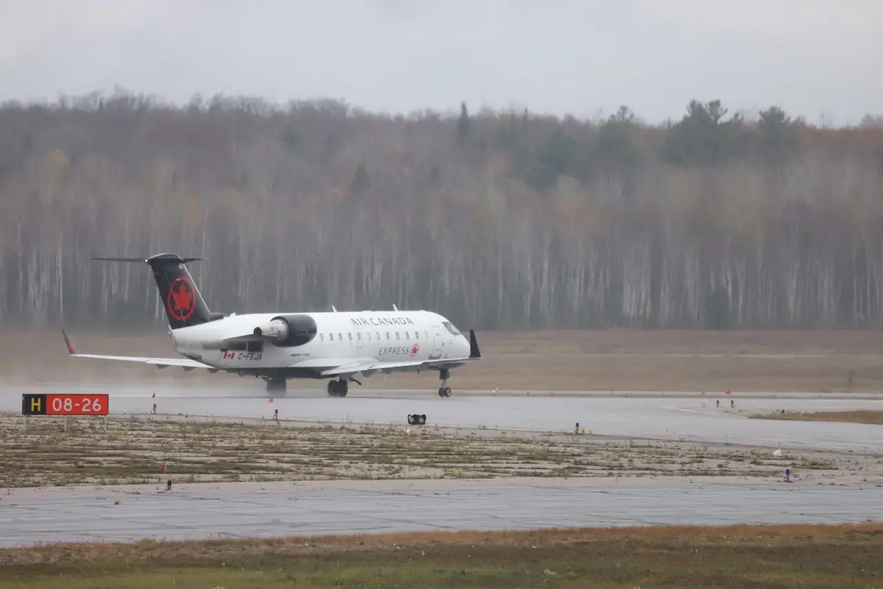North Bay Jack Garland Airport (YYB), photo 3