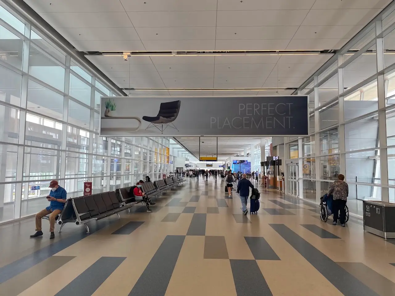 Calgary International Airport (YYC), photo 2