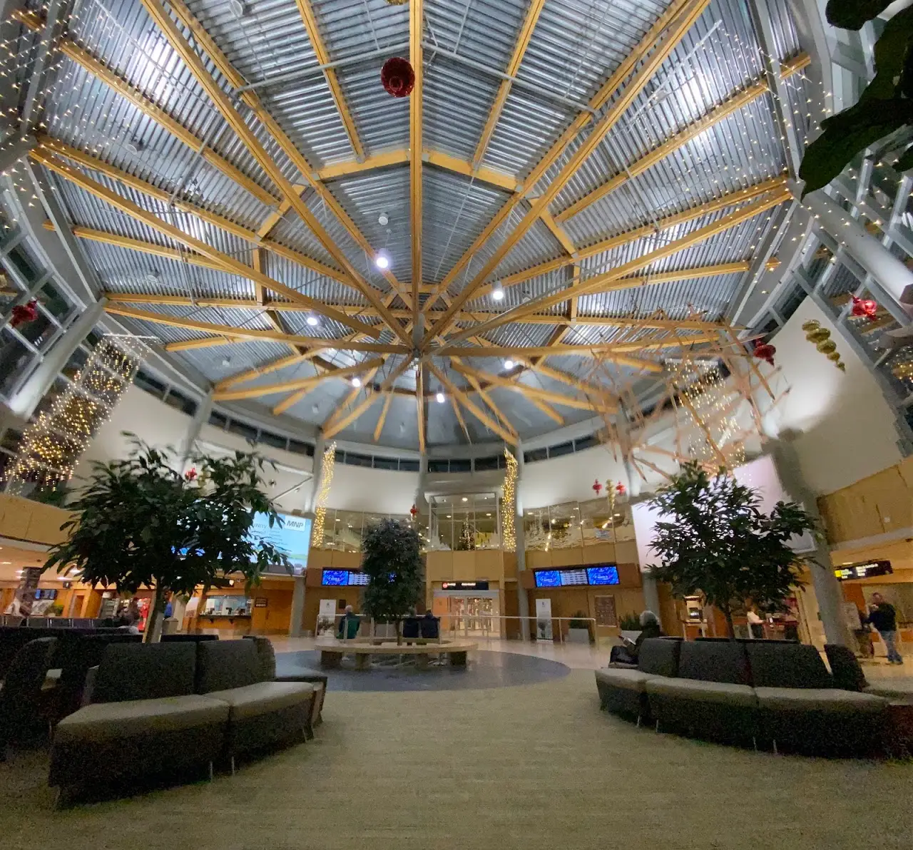 Victoria International Airport (YYJ), photo 2