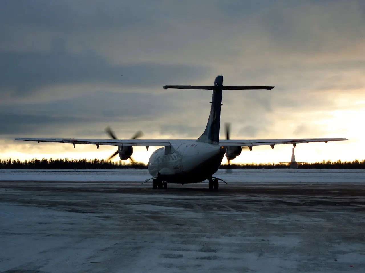Yellowknife International Airport (YZF), photo 3