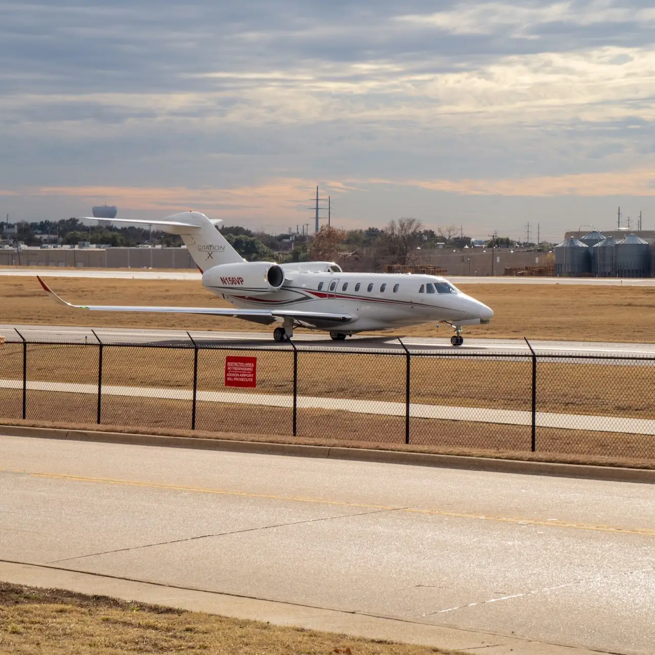 Addison Airport (ADS), photo 3