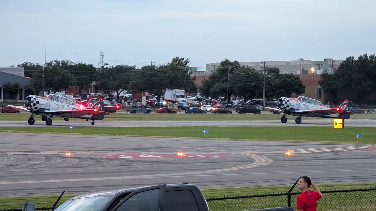 Addison Airport (ADS), photo 4