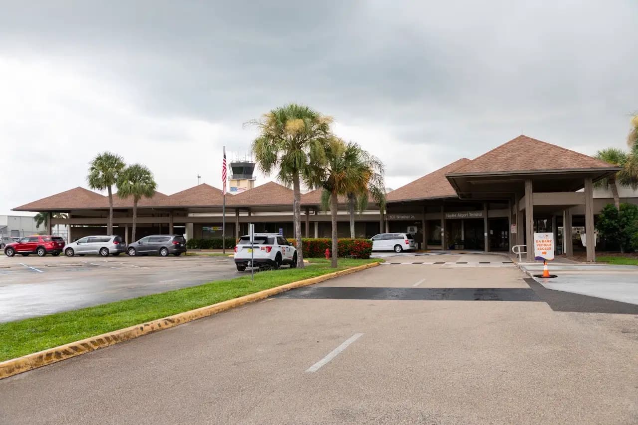 Naples Municipal Airport (APF), photo 2