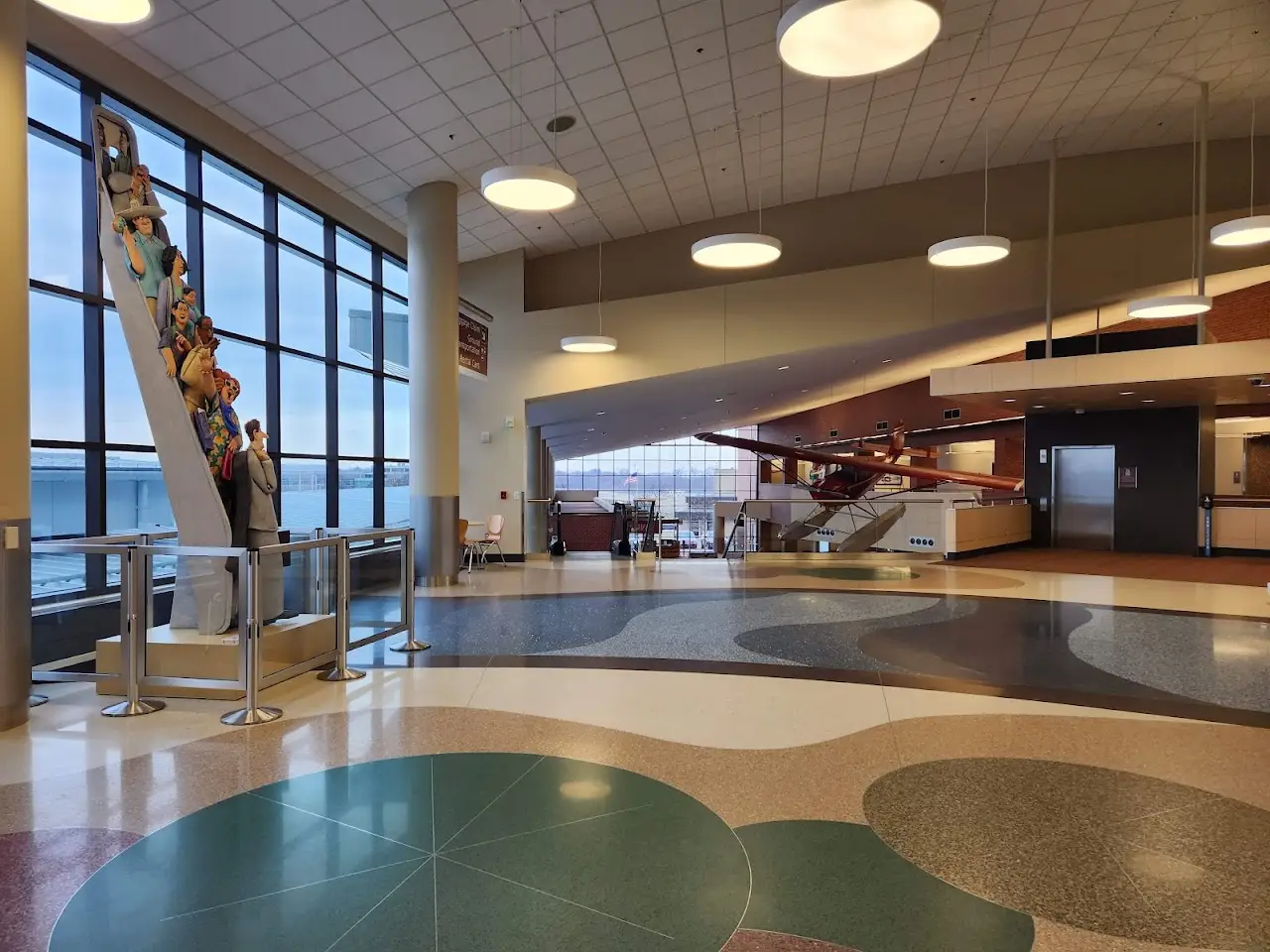 Kalamazoo/Battle Creek International Airport (AZO), photo 3