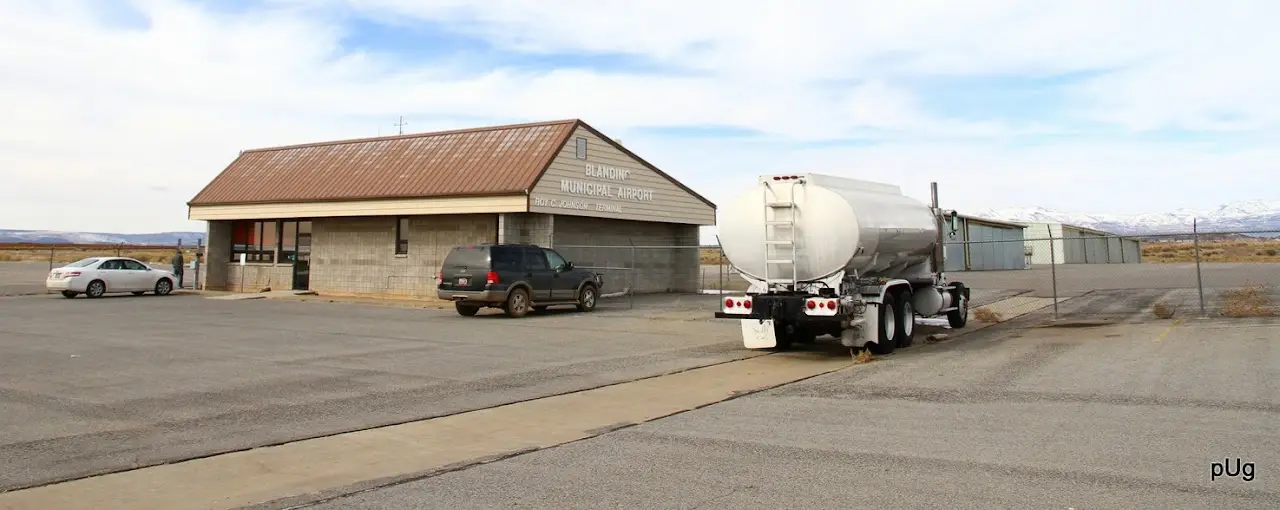 Blanding Municipal Airport (BDG), photo 4