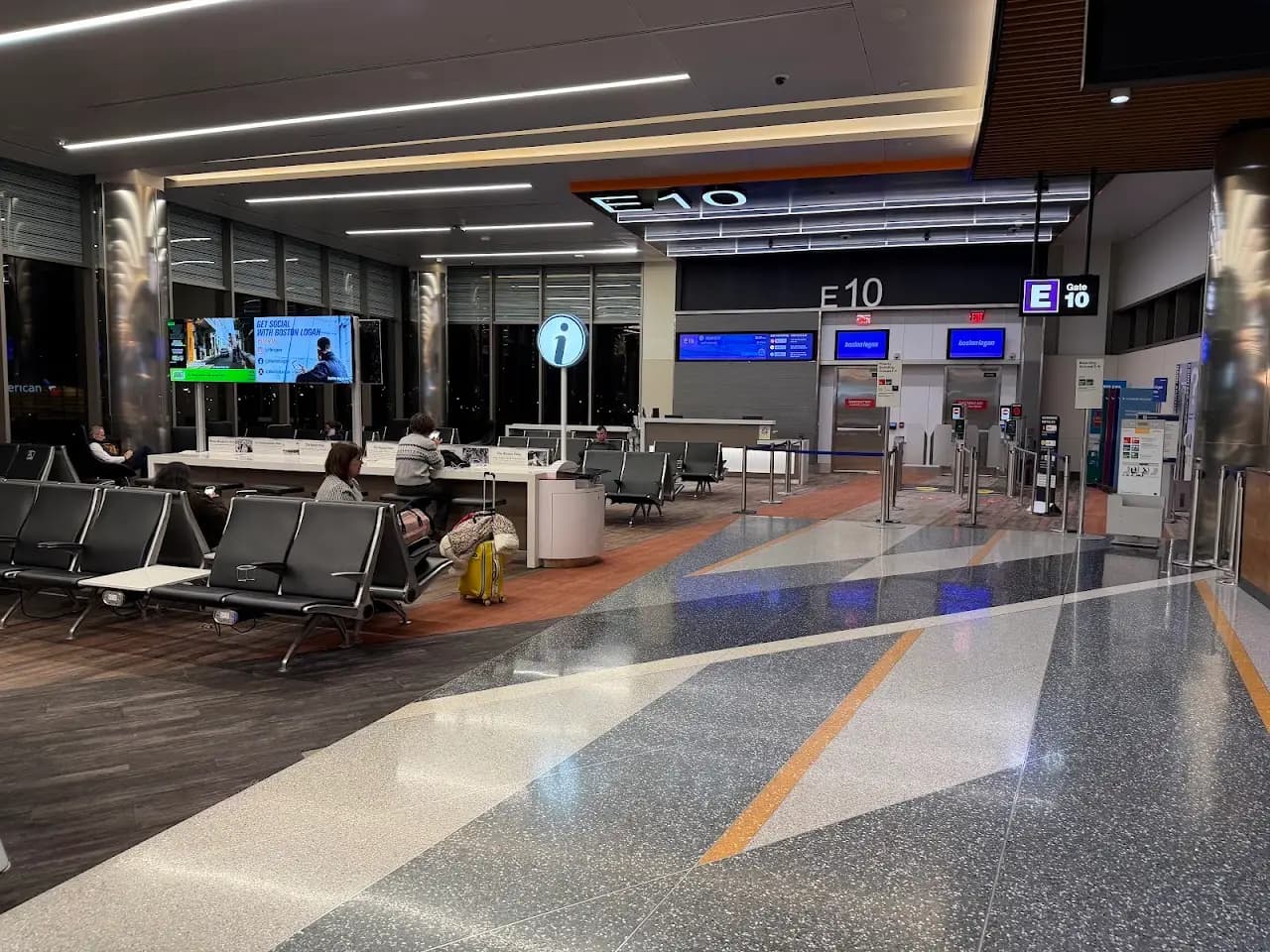 Boston Logan International Airport (BOS), photo 3