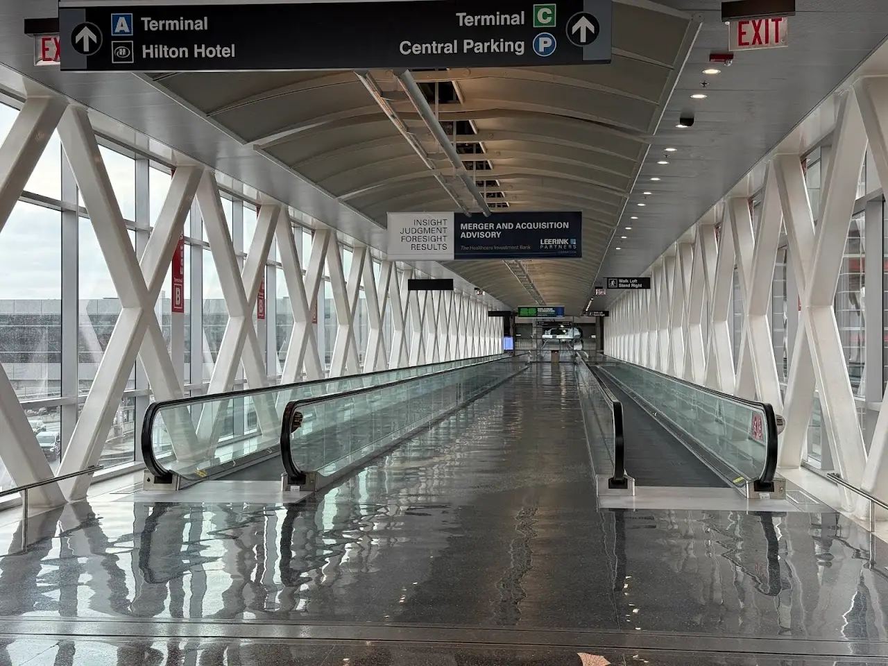 Boston Logan International Airport (BOS), photo 4