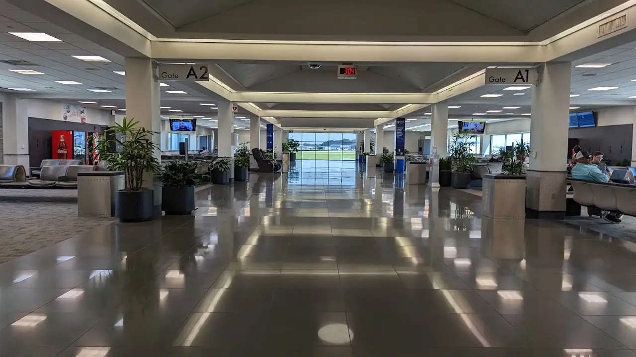Baton Rouge Metropolitan Airport (BTR), photo 3