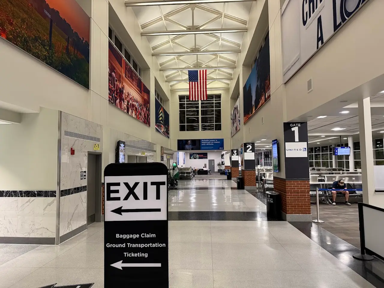 Charlottesville Albemarle Airport (CHO), photo 2