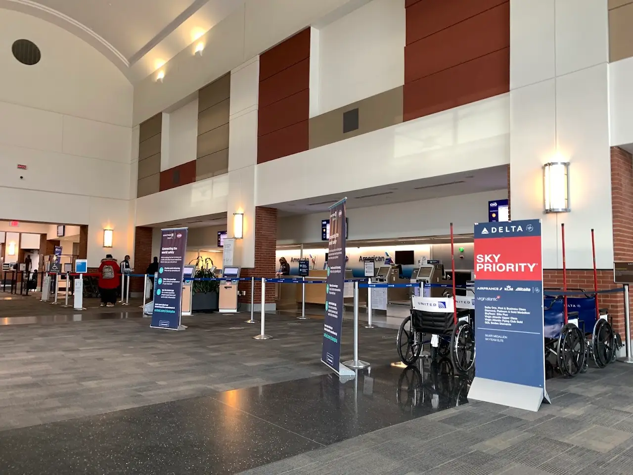 Charlottesville Albemarle Airport (CHO), photo 3