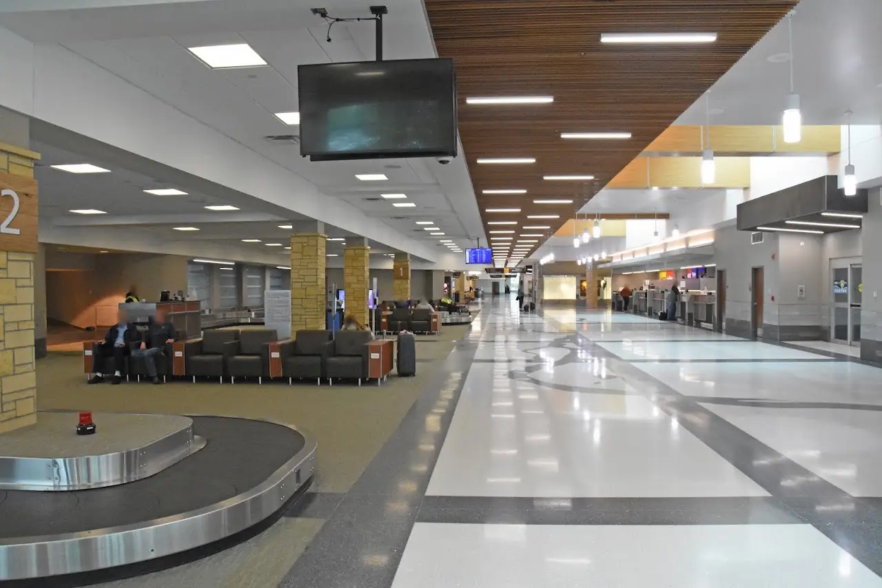The Eastern Iowa Airport (CID), photo 2