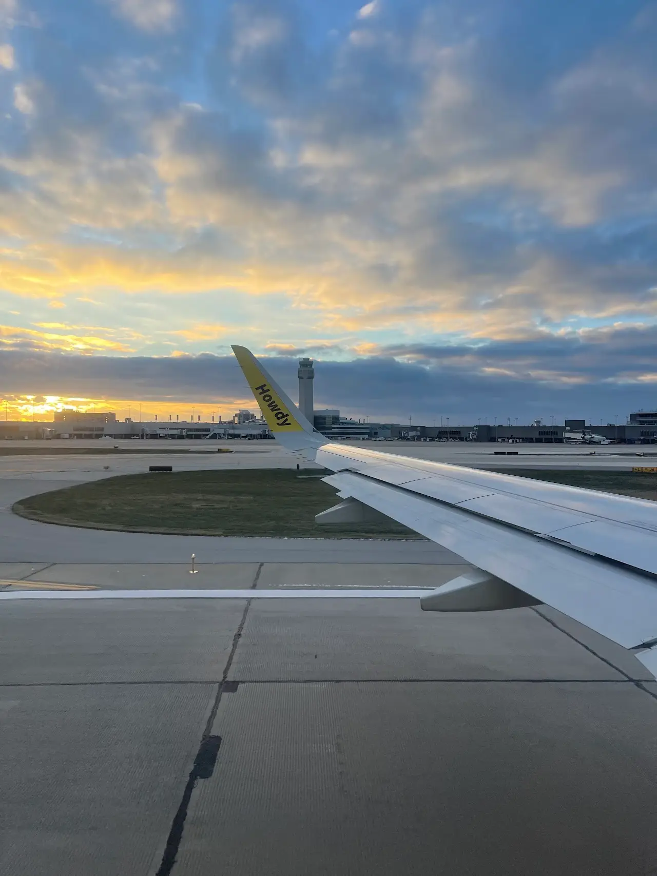 Cuyahoga County Airport (CGF), photo 3