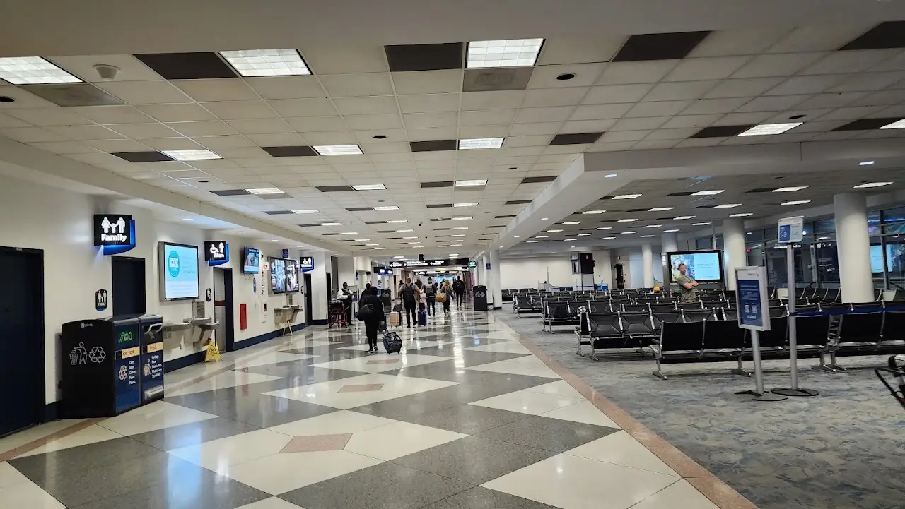 Charlotte Douglas International Airport (CLT), photo 4