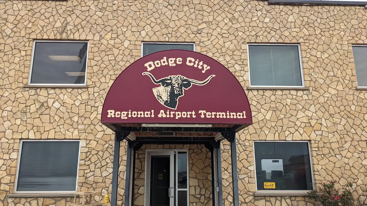 Dodge City Regional Airport (DDC), photo 2