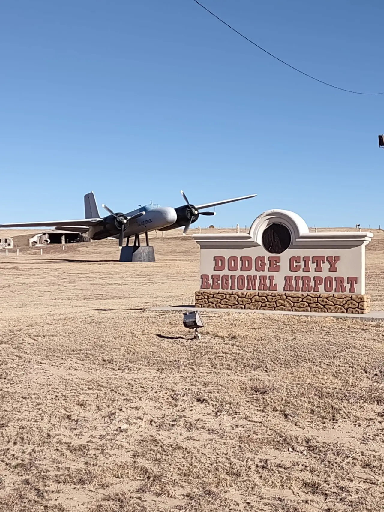 Dodge City Regional Airport (DDC), photo 3