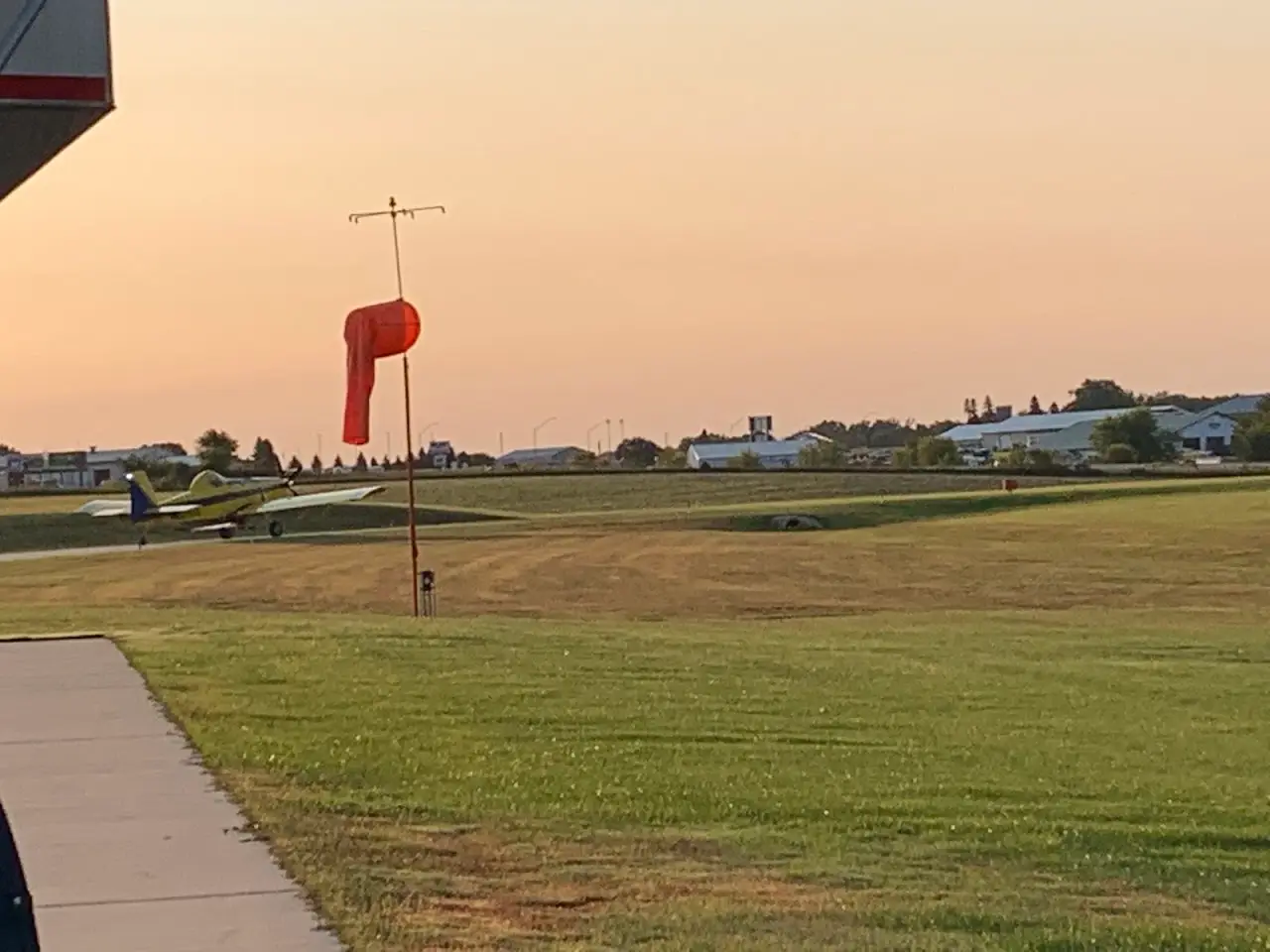 Decorah Municipal Airport (DEH), photo 4