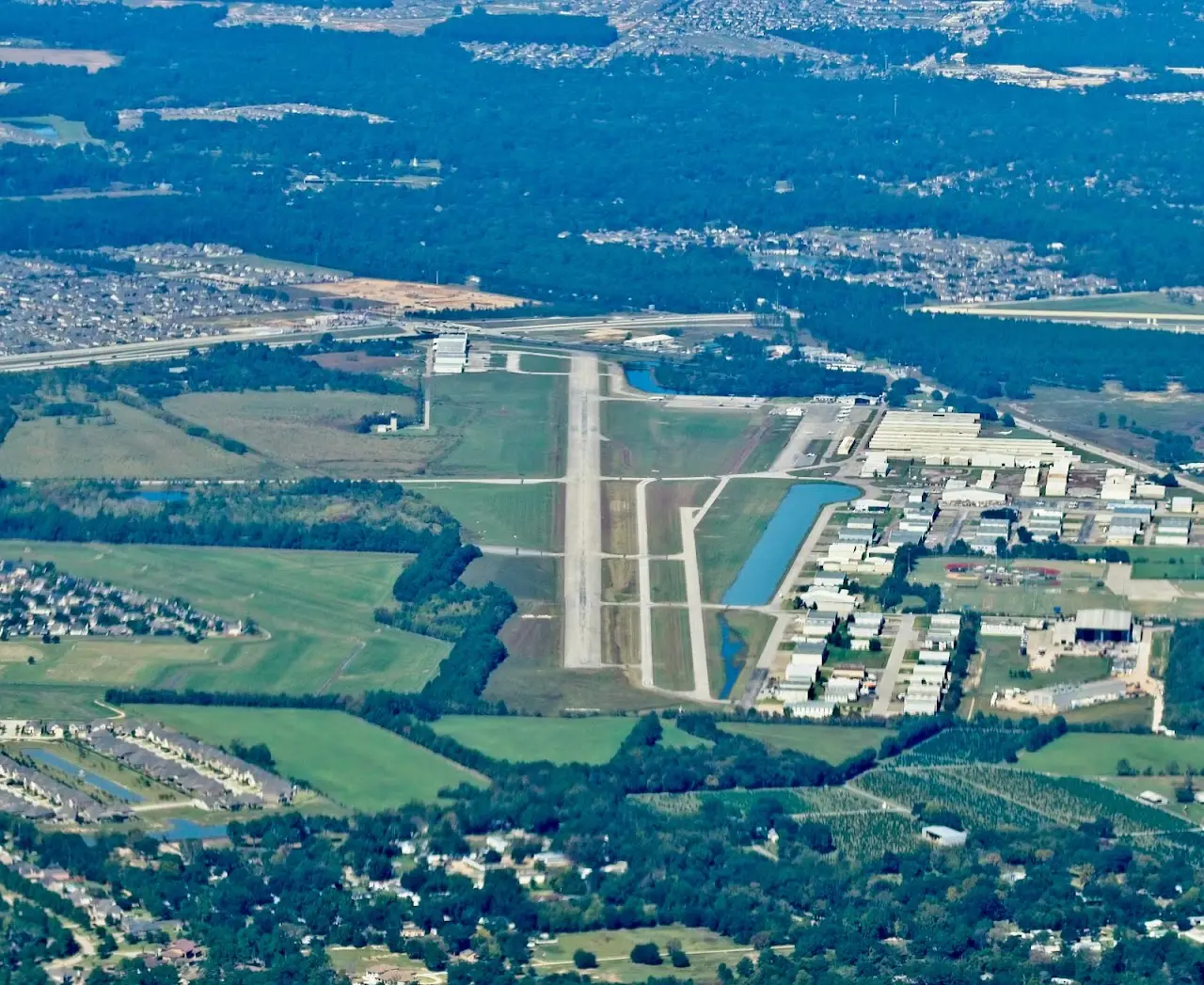 David Wayne Hooks Memorial Airport (DWH), photo 3