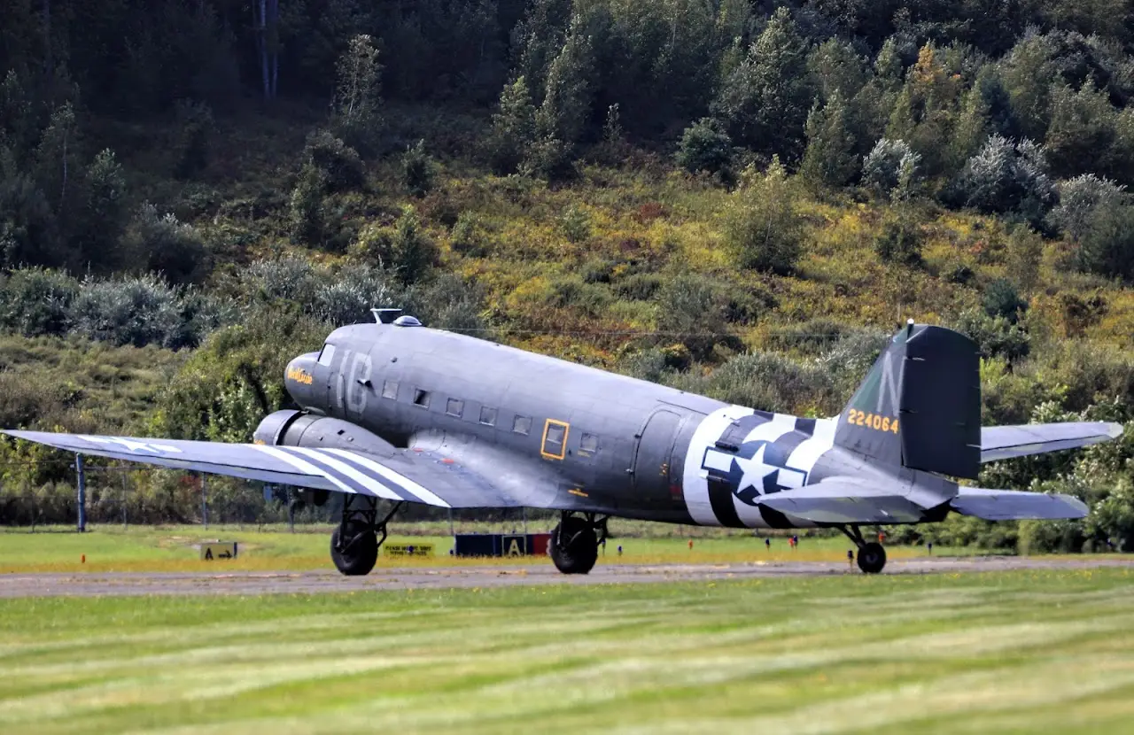 Danbury Municipal Airport (DXR), photo 4