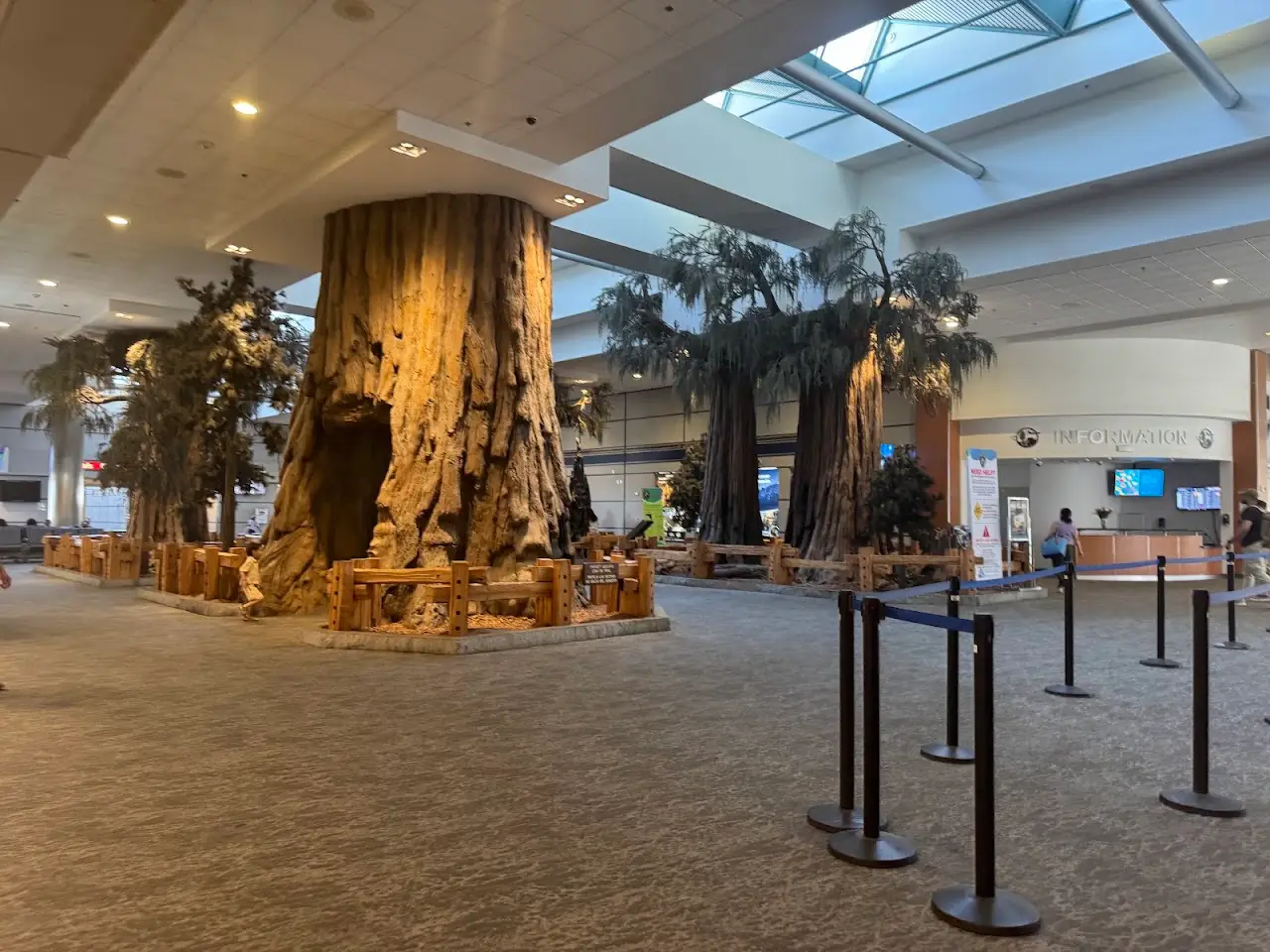 Fresno Yosemite International Airport (FAT), photo 2