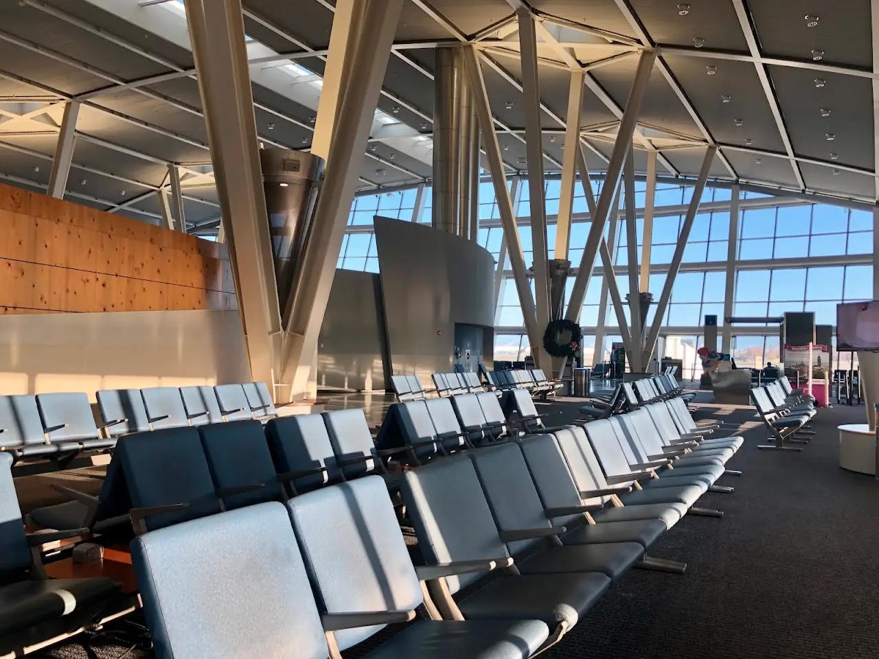Fresno Yosemite International Airport (FAT), photo 3
