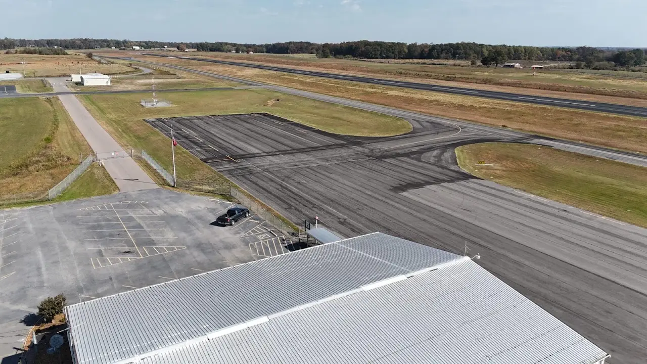 Fayetteville Regional Airport - Grannis Field (FAY), photo 3