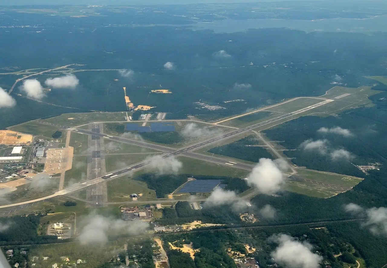 Francis S Gabreski Airport (FOK), photo 4