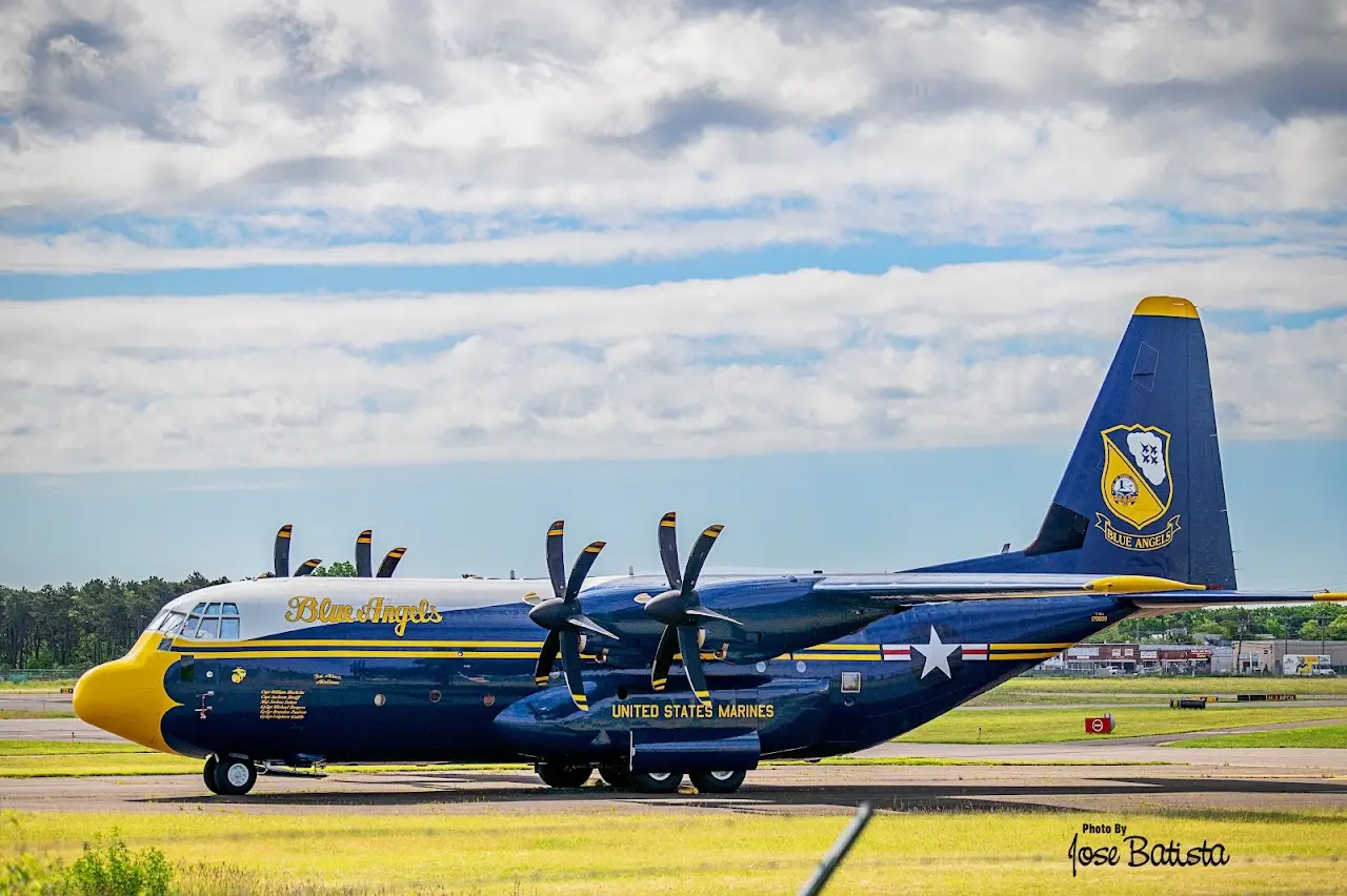 Republic Airport (FRG), photo 3