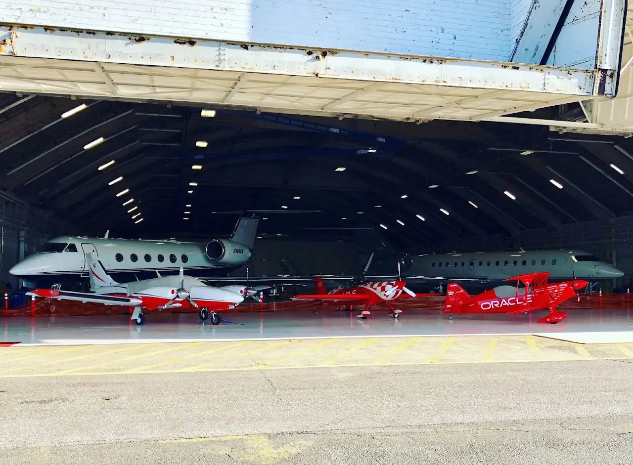 Republic Airport (FRG), photo 4