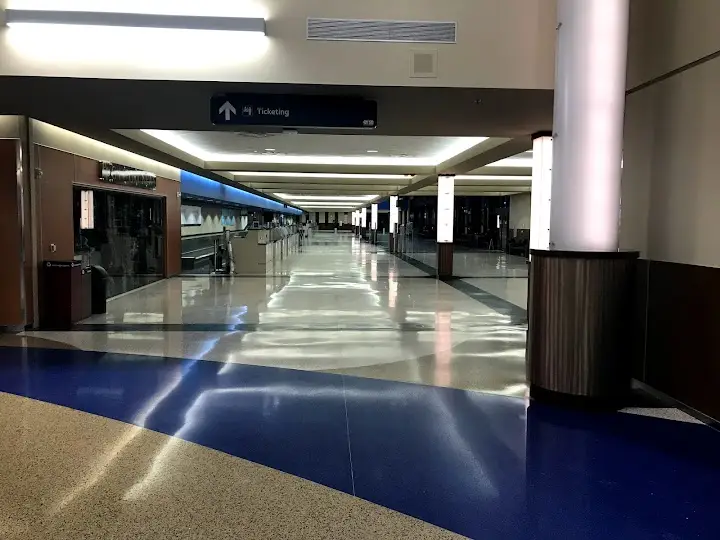 Sioux Falls Regional Airport (FSD), photo 3