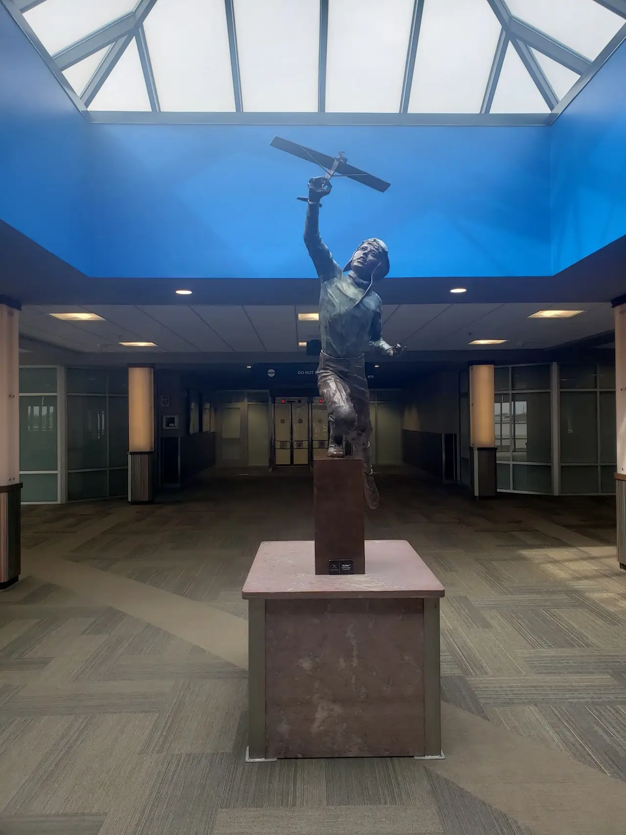 Sioux Falls Regional Airport (FSD), photo 4
