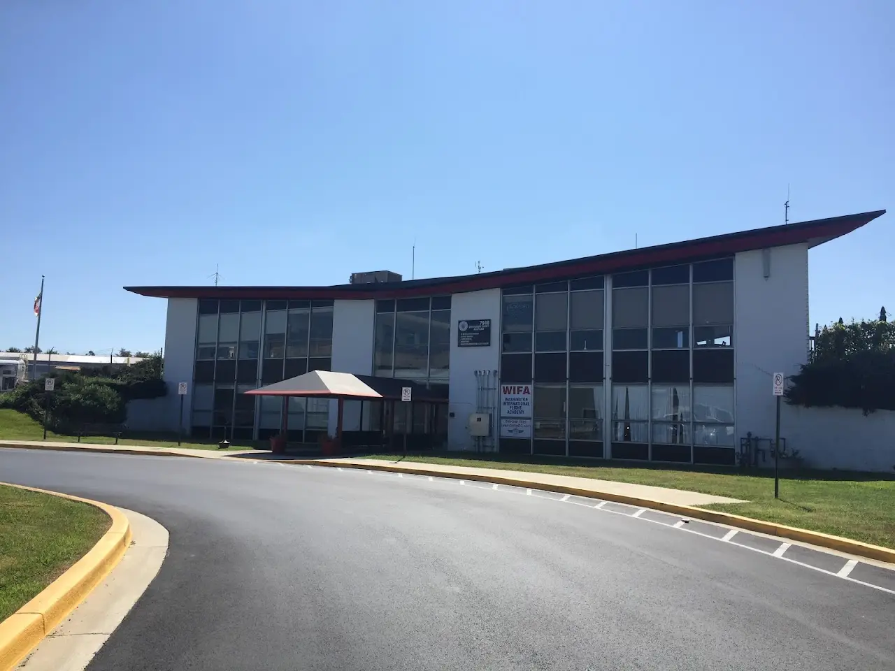Montgomery County Airpark (GAI), photo 2
