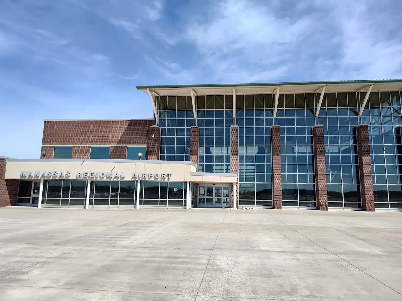 Manassas Regional Airport/Harry P. Davis Field (MNZ), photo 3