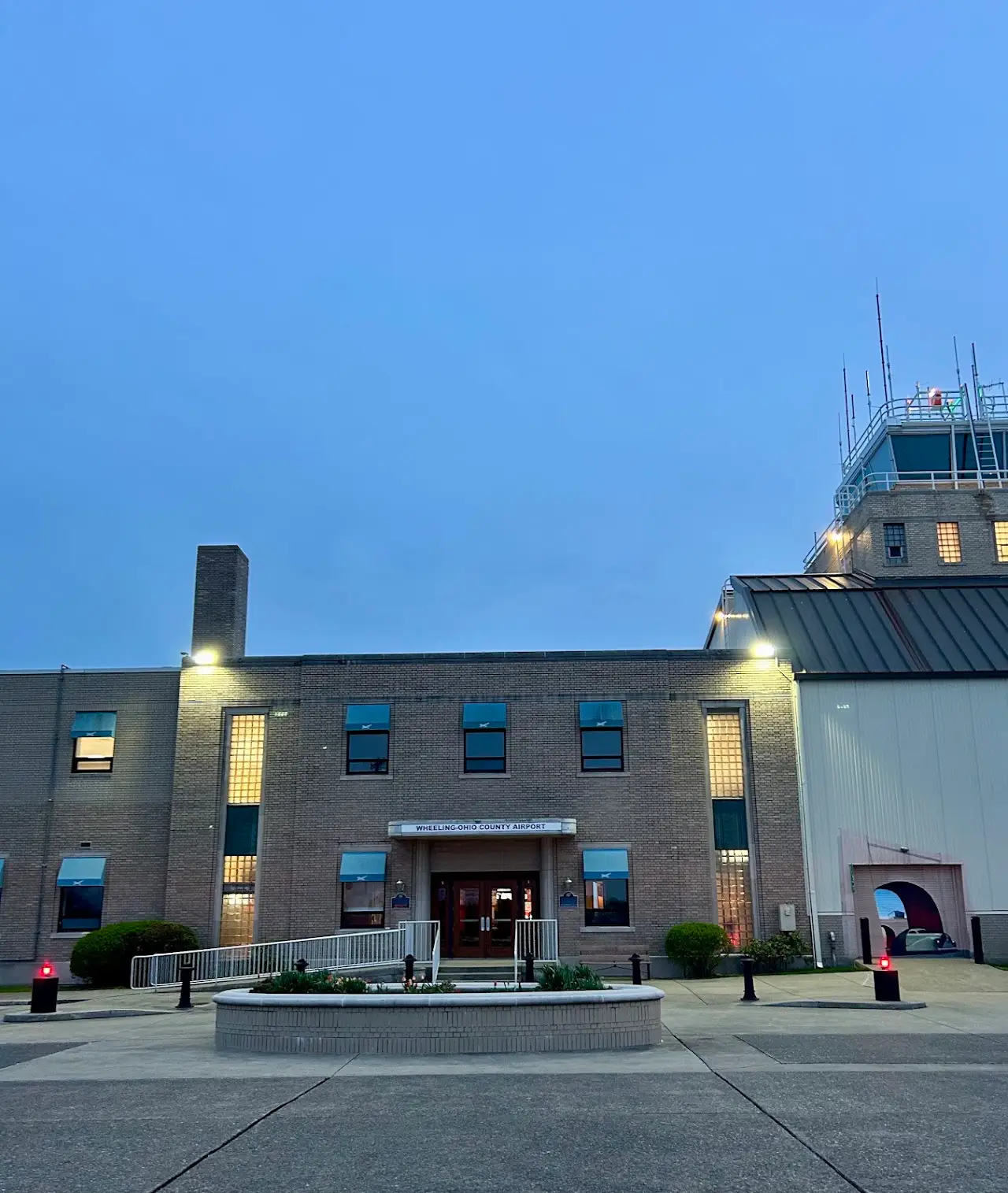 Wheeling Ohio County Airport (HLG), photo 2