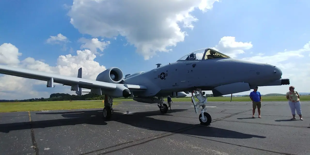 Wheeling Ohio County Airport (HLG), photo 4