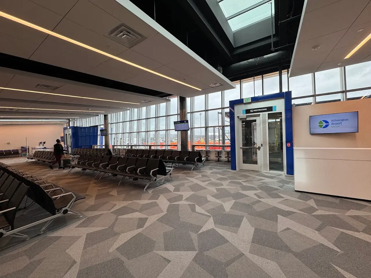 Wilmington Airport (ILG), photo 2