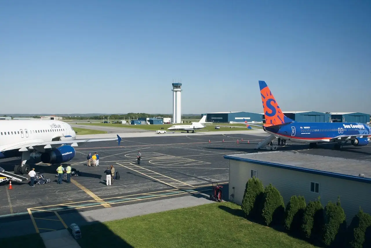 Wilmington Airport (ILG), photo 3