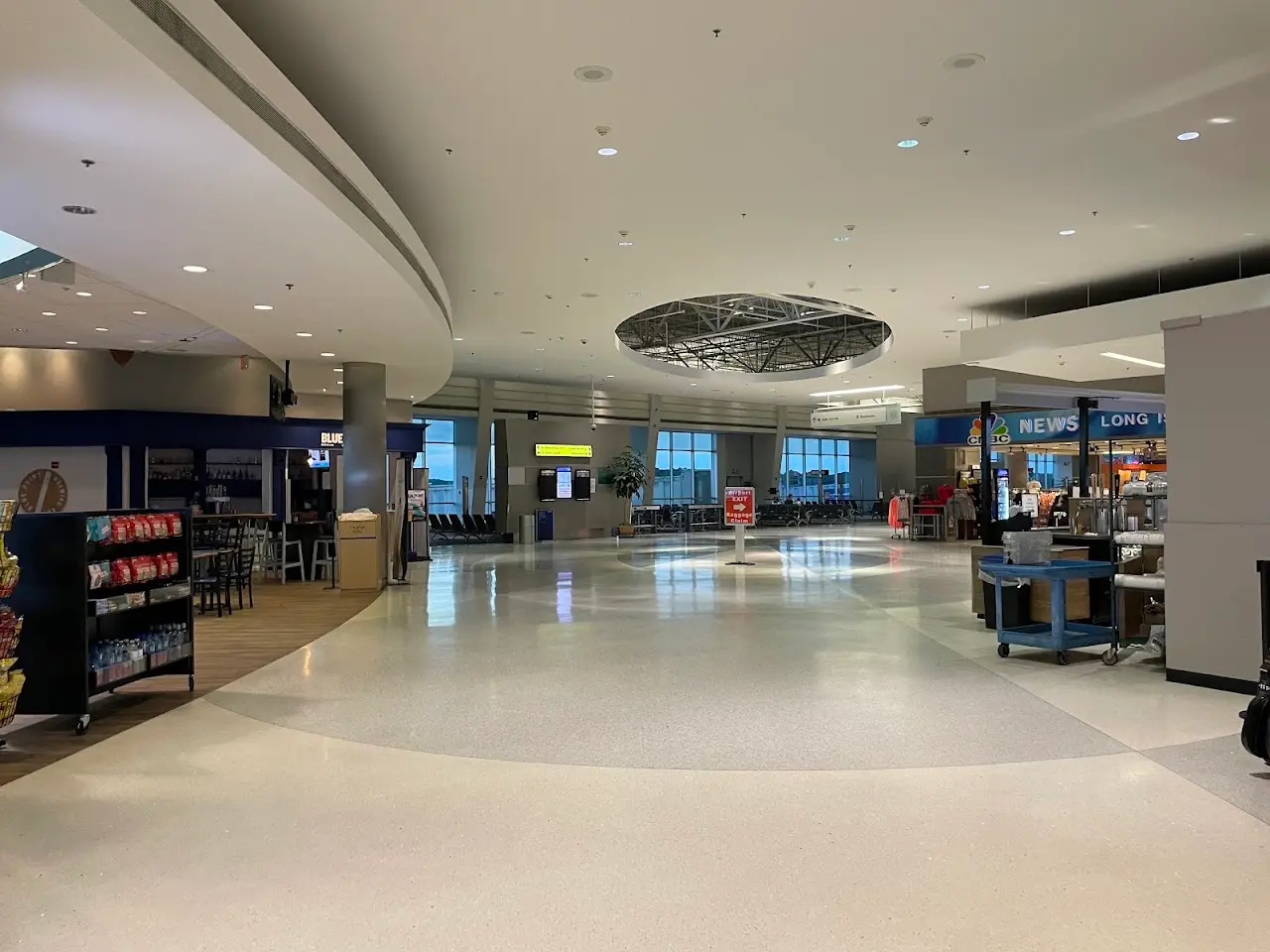 Long Island MacArthur Airport (ISP), photo 4