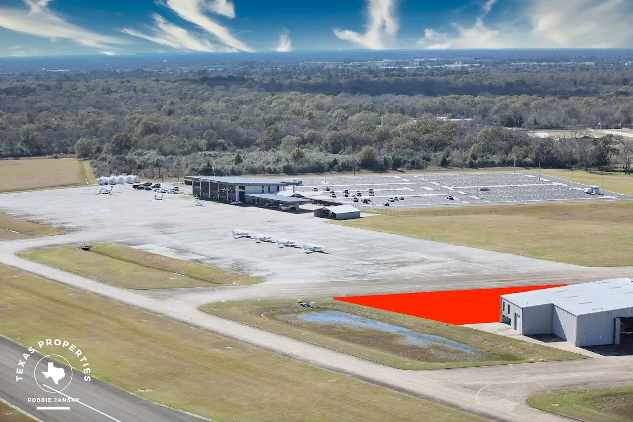 West Houston Airport (IWS), photo 2