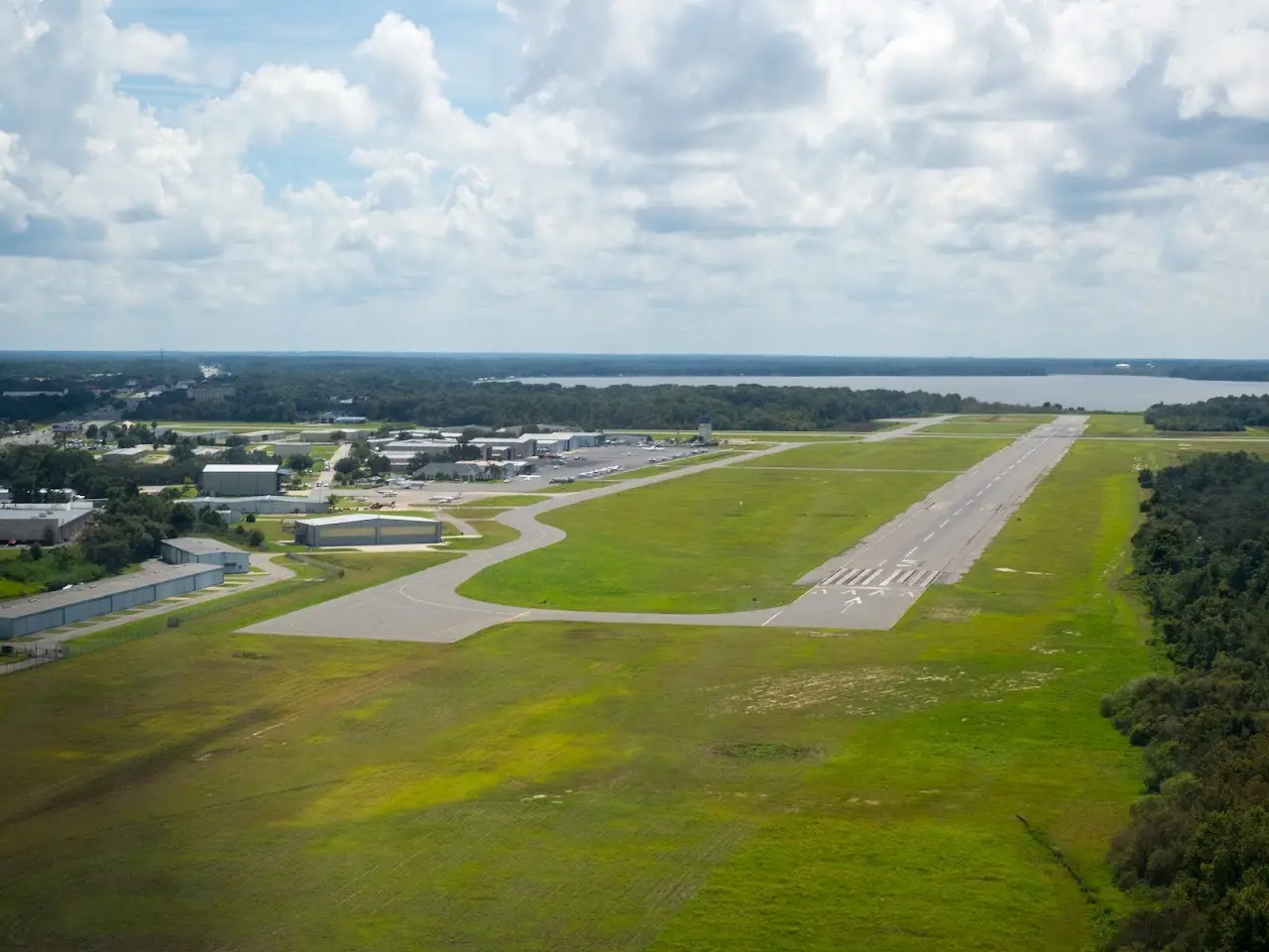 Leesburg International Airport (LEE), photo 3