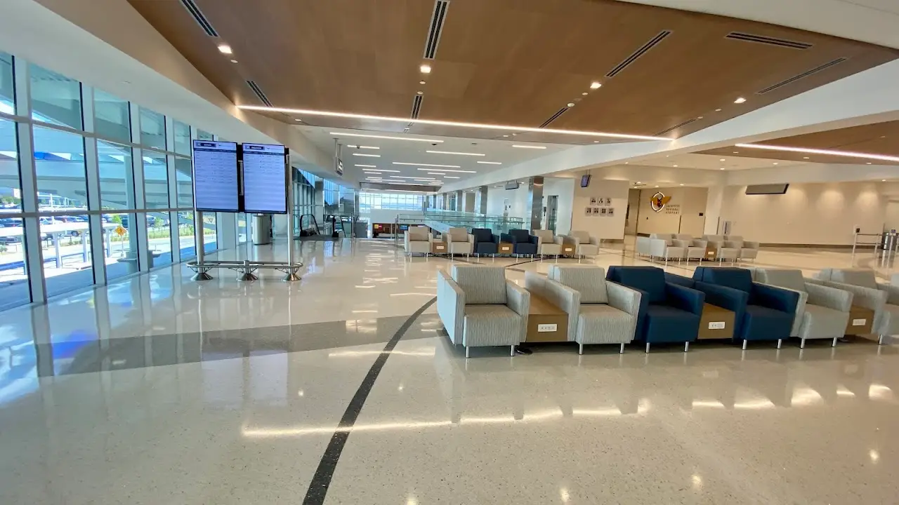 Lafayette Regional Airport (LFT), photo 2