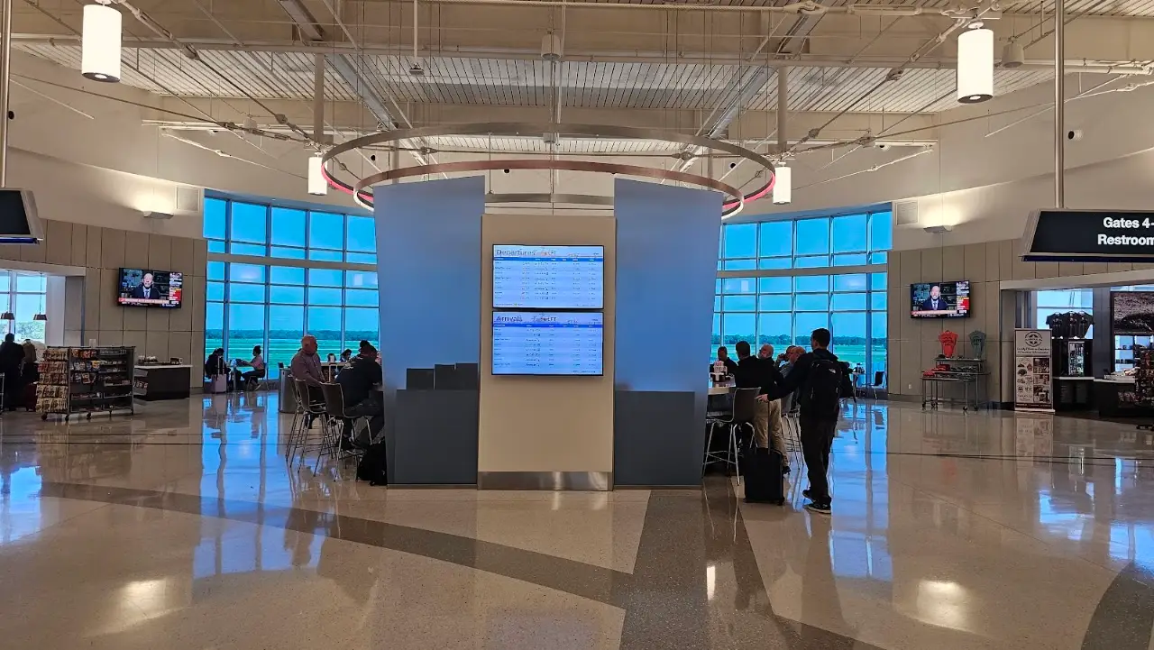 Lafayette Regional Airport (LFT), photo 3