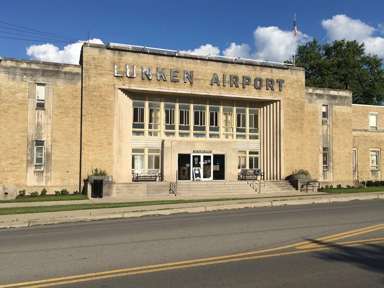Cincinnati Municipal Airport Lunken Field (LUK), photo 2
