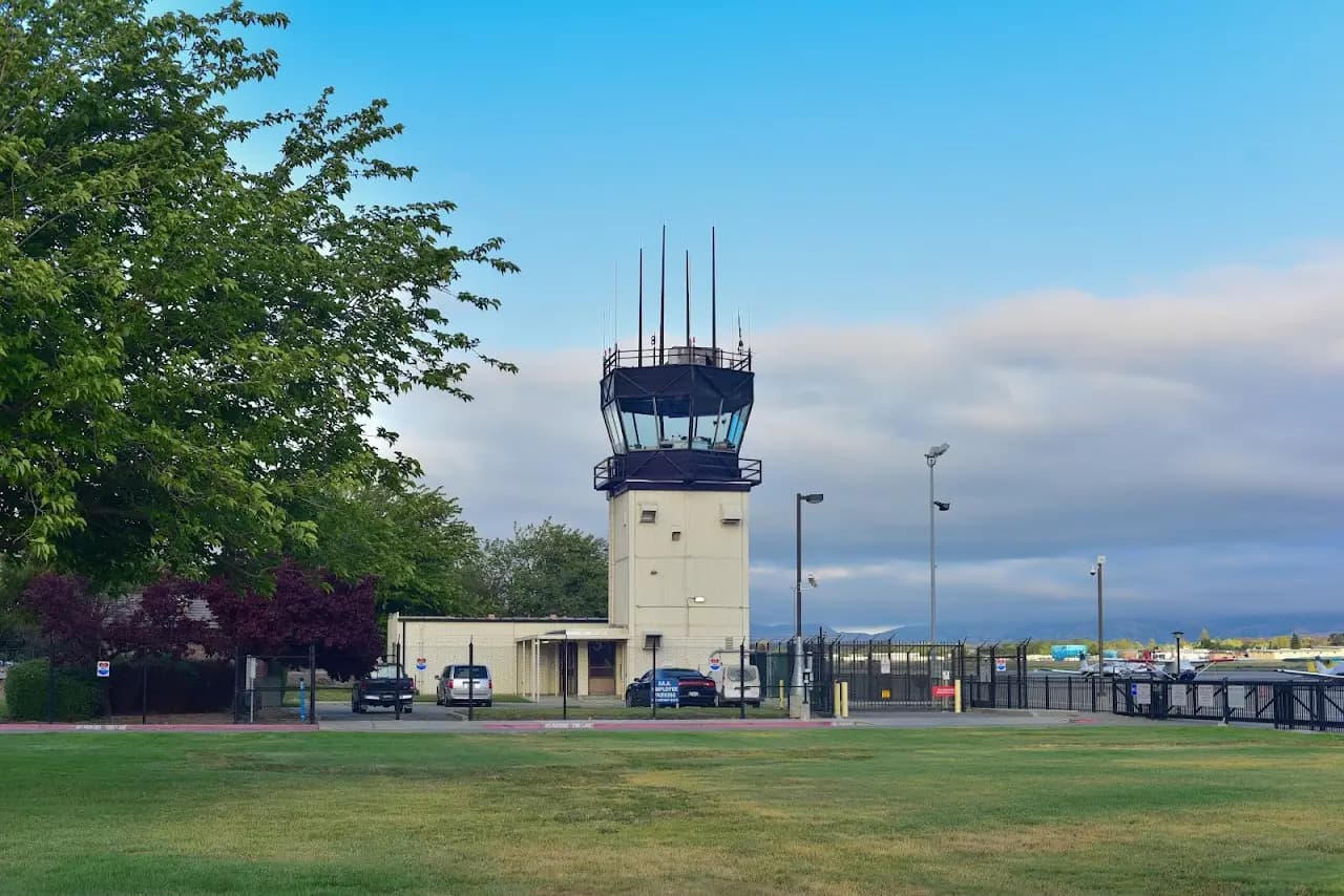 Livermore Municipal Airport (LVK), photo 4