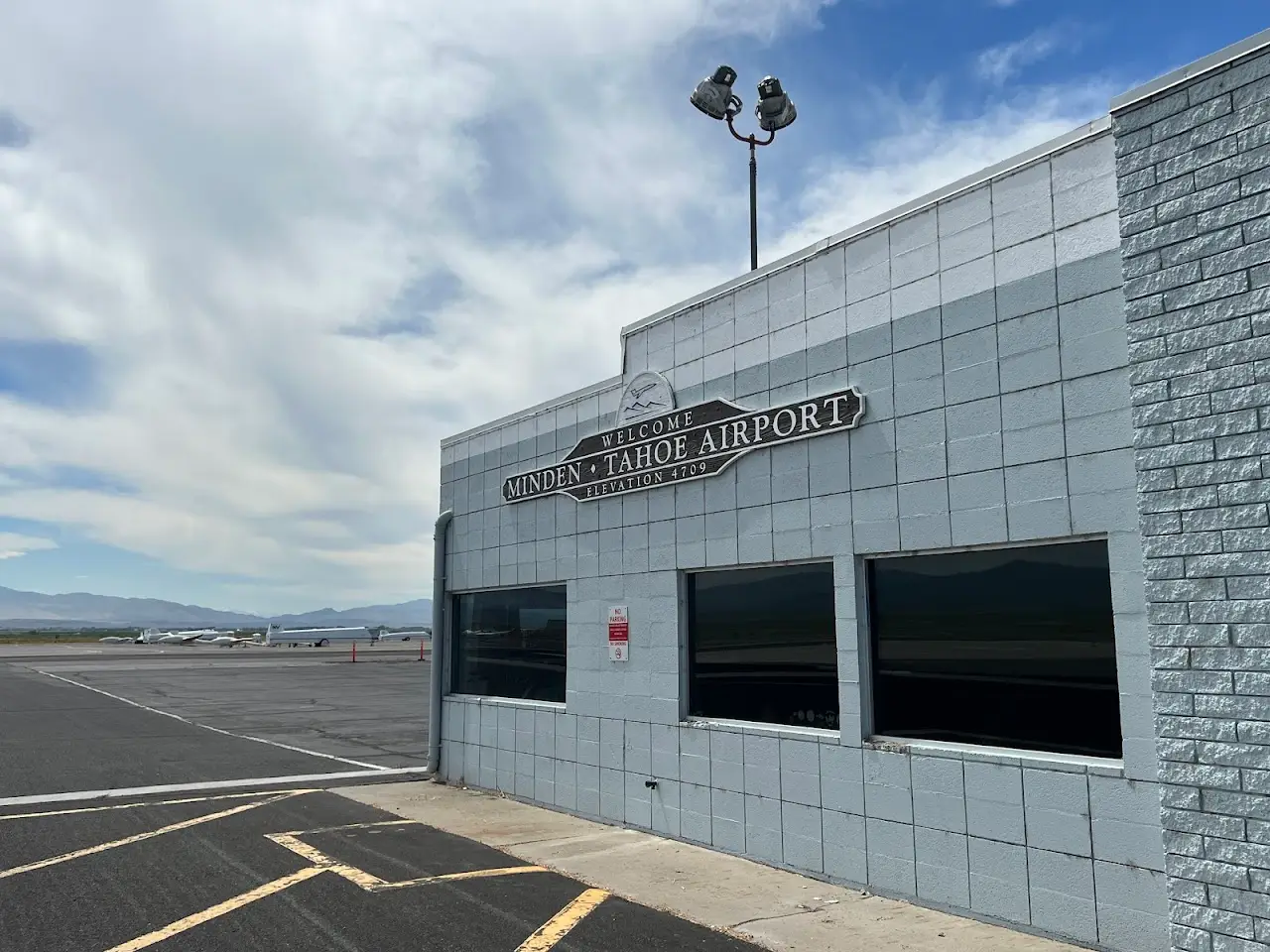 Minden-Tahoe Airport (MEV), photo 3