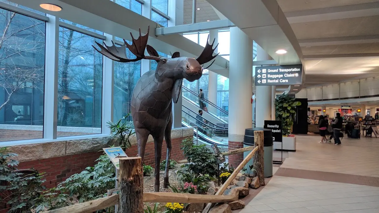 Manchester-Boston Regional Airport (MHT), photo 3