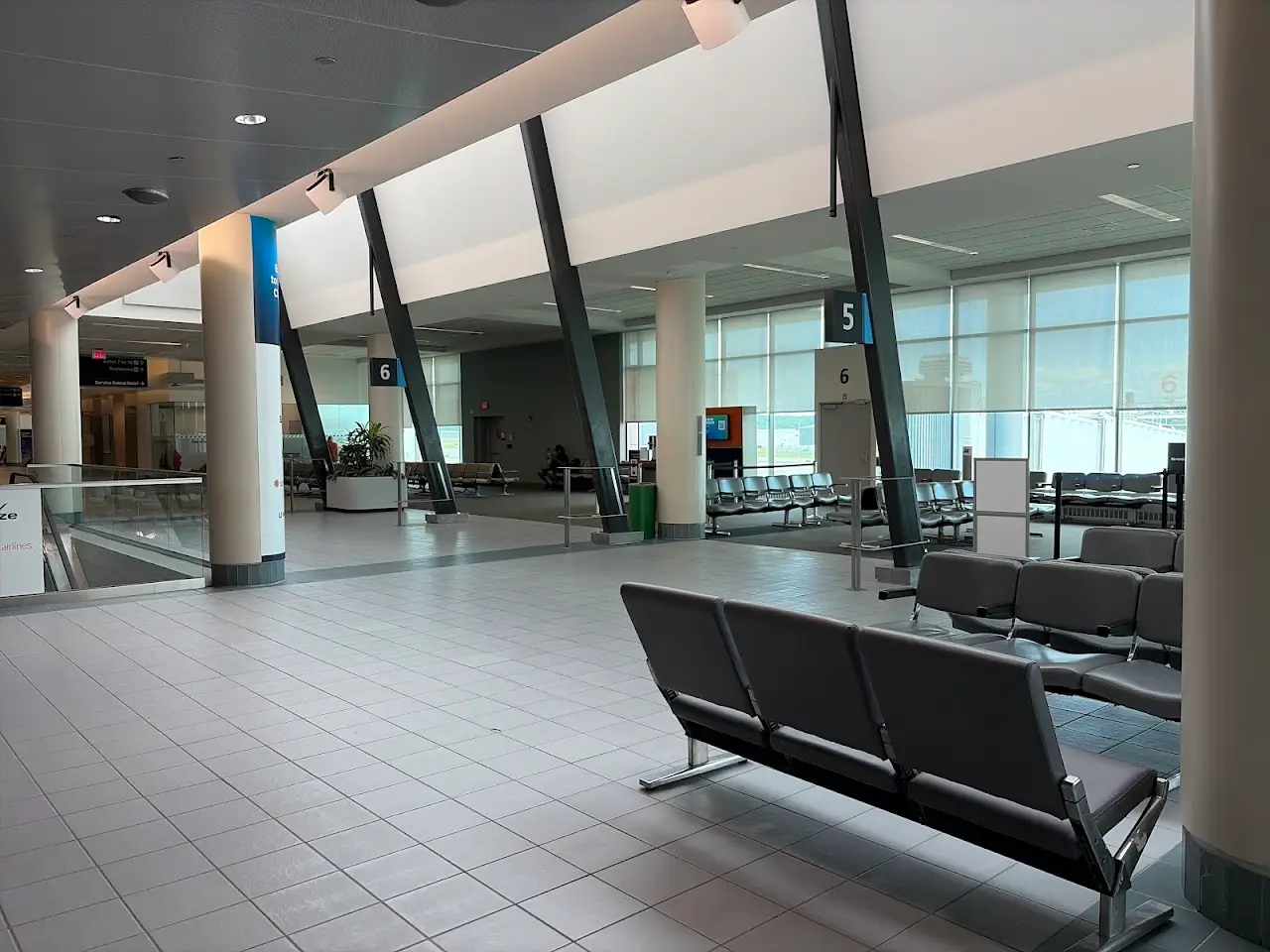 Manchester-Boston Regional Airport (MHT), photo 4