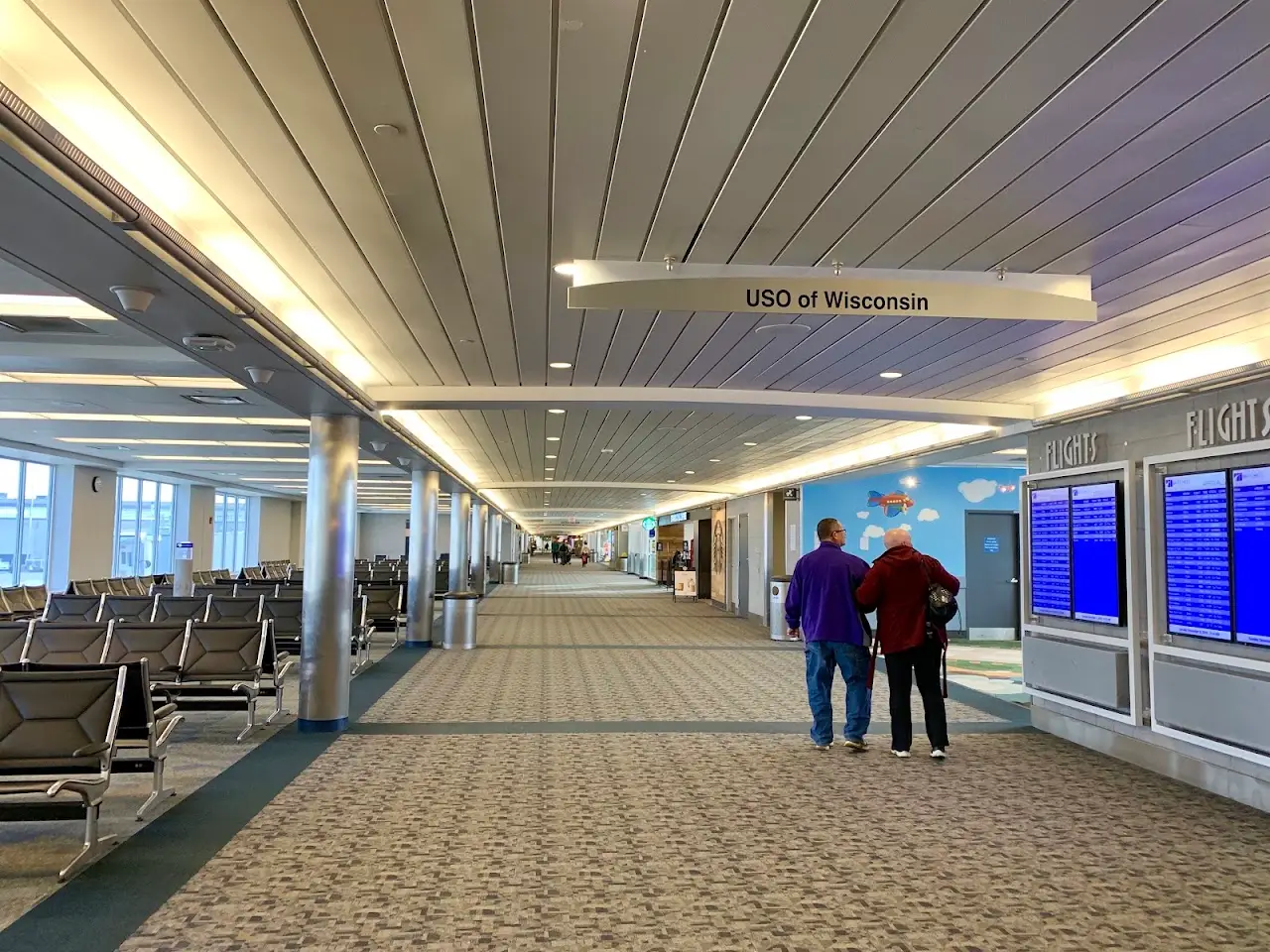General Mitchell International Airport (MKE), photo 3