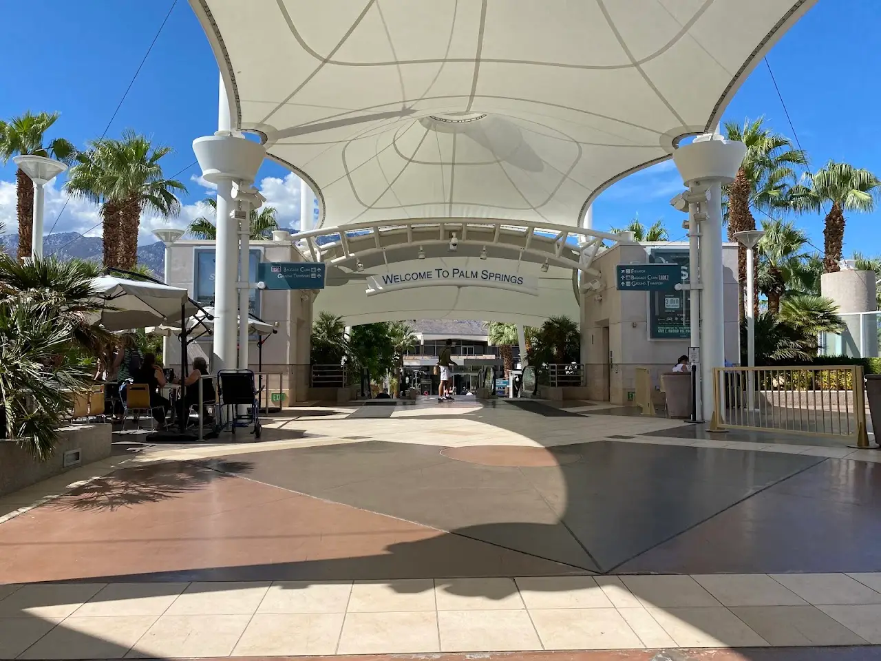 Palm Springs International Airport (PSP), photo 2